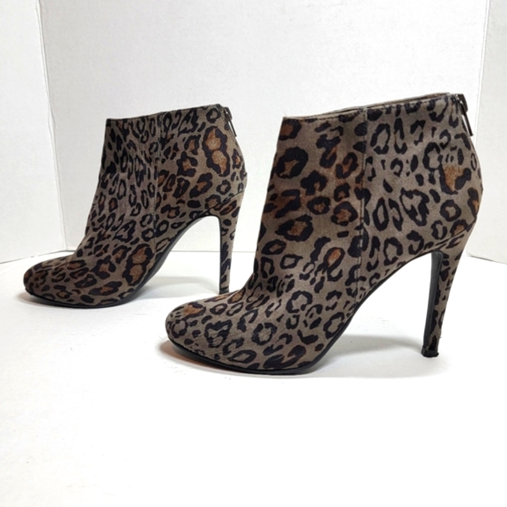 🎀Cheetah Ankle Bootie Heels 6.5